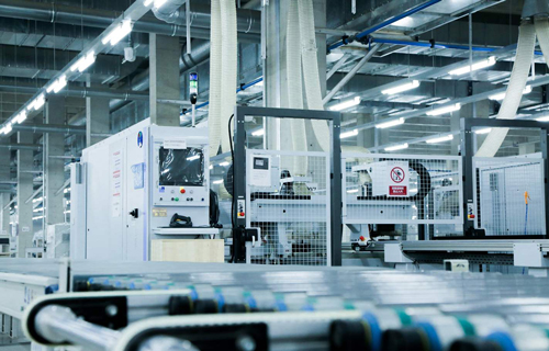 智能工廠就是機(jī)器人工廠嗎？